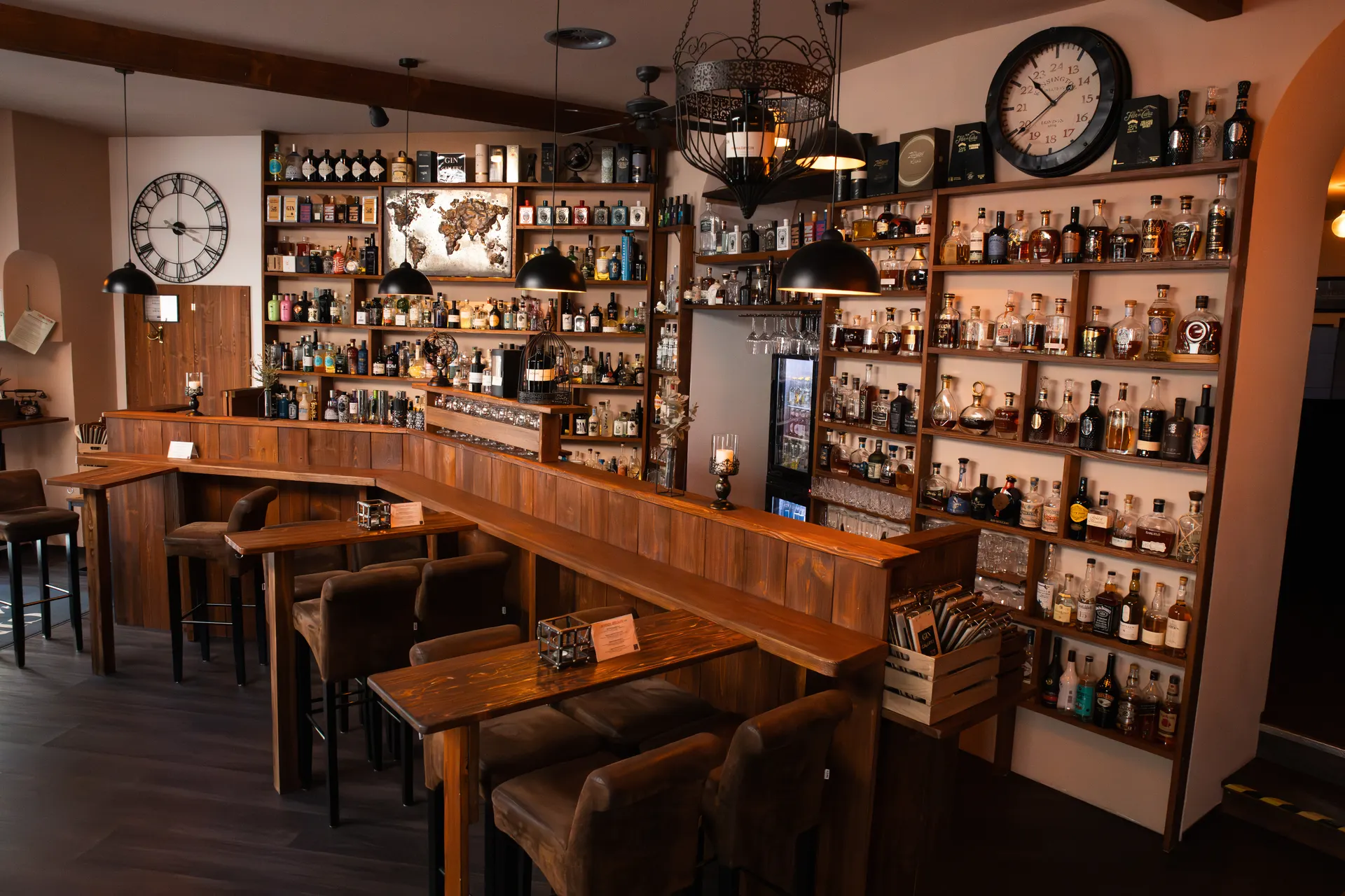 Gemütliche Ginbar im 1. Bezirk - Blick auf den Barbereich